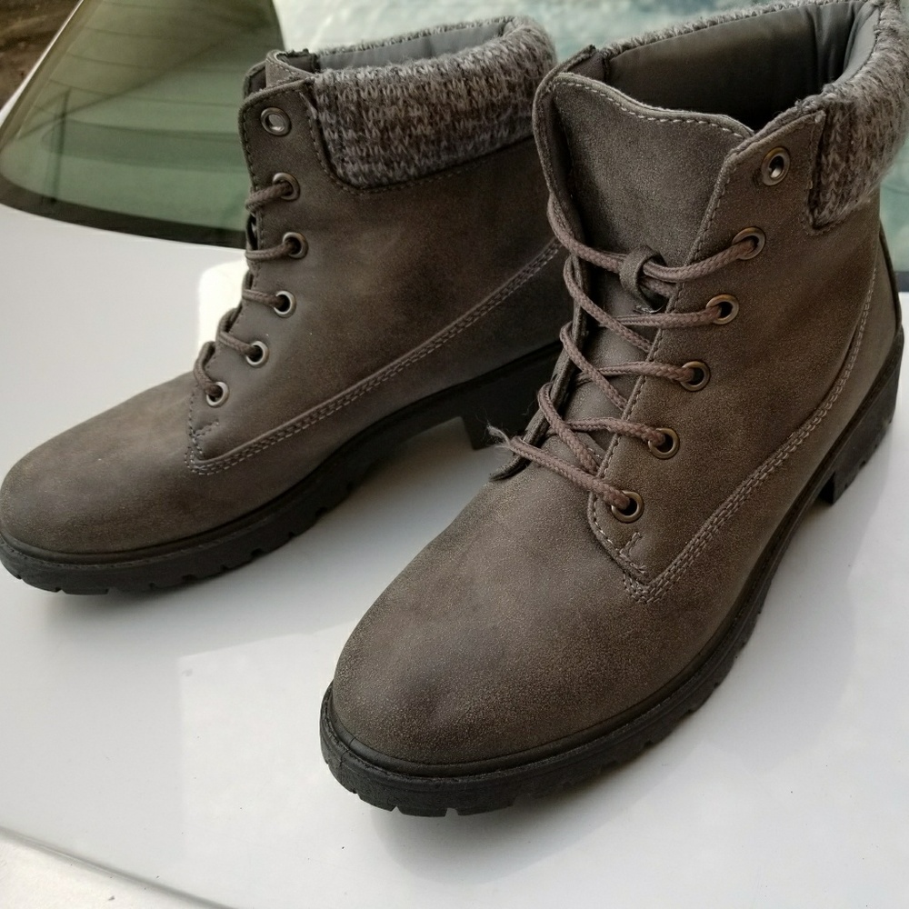Grey/Brown colored boots (SIZE 7/8)